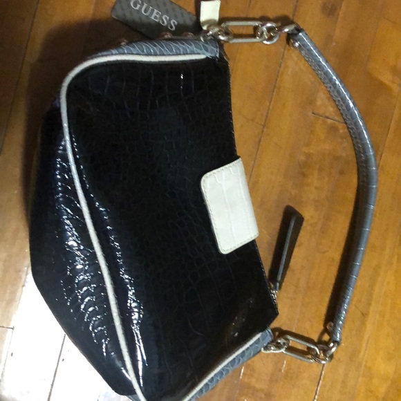 GUESS Purse - Picture 3 of 5